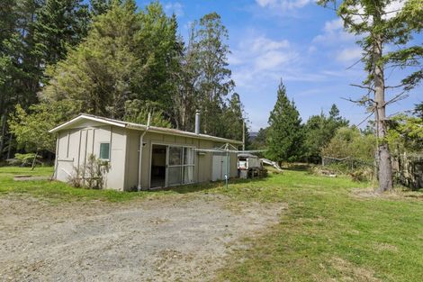 Photo of property in 84 Crowther Road, Wainuiomata, 5373