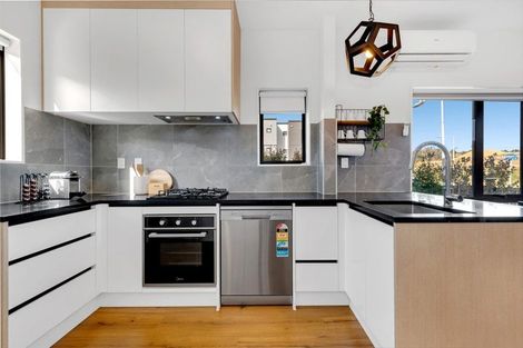 Photo of property in 28 Treeline Lane, Flat Bush, Auckland, 2019