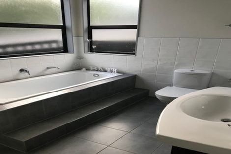 Photo of property in 47 Sunset Road, Totara Vale, Auckland, 0632