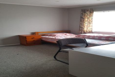 Photo of property in 2/5 Tirimoana Road, Te Atatu South, Auckland, 0602