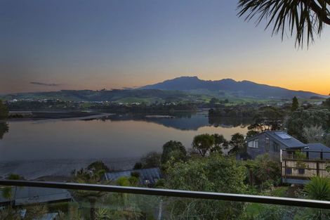 Photo of property in 21 Point Street, Raglan, 3225