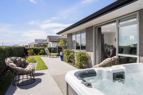 Photo of property in 5 Vantage Place, Omokoroa, 3114