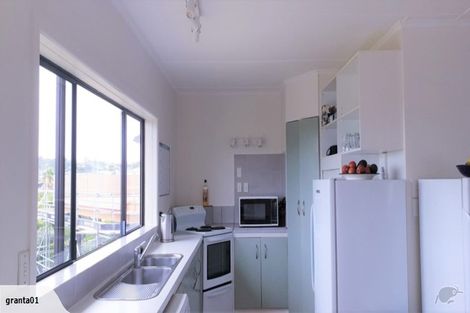 Photo of property in 34 Knights Road, Rothesay Bay, Auckland, 0630