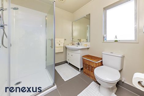 Photo of property in 8 Birchlea Rise, Goodwood Heights, Auckland, 2105