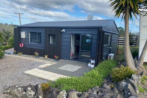 Photo of property in 206 Waitakere Road, Waitakere, Henderson, 0782