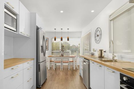 Photo of property in 289 Shakespeare Street, Leamington, Cambridge, 3432