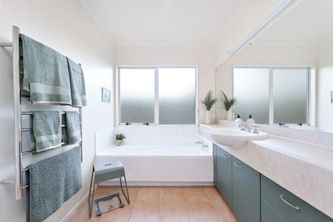 Photo of property in 42 Harvest Drive, Henderson, Auckland, 0612