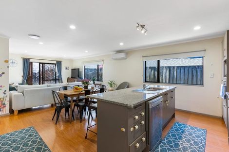 Photo of property in 10d Evans Road, Weymouth, Auckland, 2103