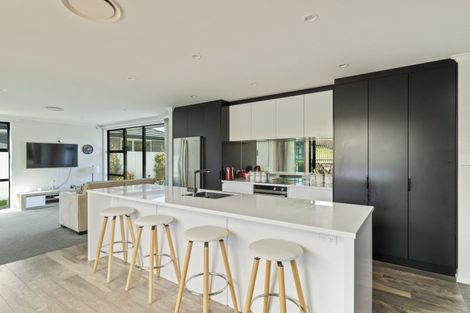 Photo of property in 10 Mackillop Way, Brooklands, New Plymouth, 4310