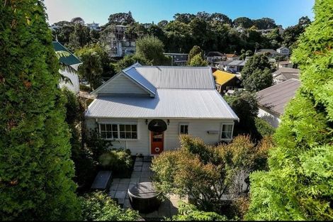Photo of property in 18 Bracken Street, New Plymouth, 4310