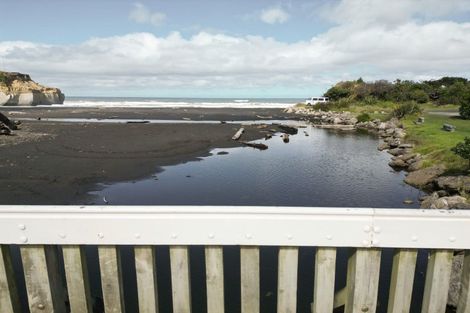 Photo of property in 35 Mowhanau Drive, Kai Iwi, Whanganui, 4574