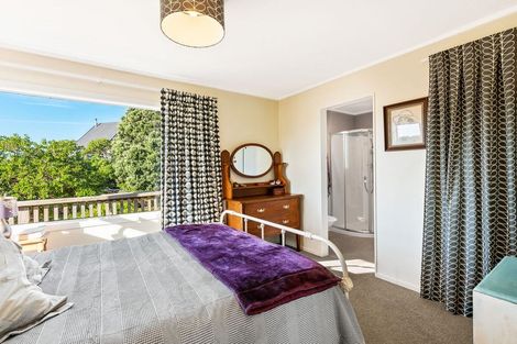 Photo of property in 16 Frances Street, Waikanae Beach, Waikanae, 5036
