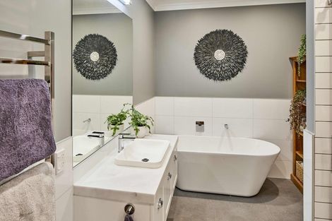 Photo of property in 280 Paekakariki Hill Road, Paekakariki Hill, Porirua, 5381