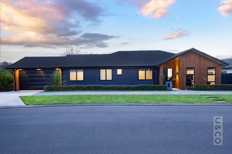 Photo of property in 21 Vogwill Road, Kumeu, 0810