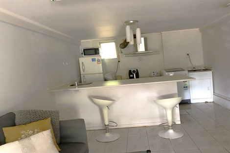 Photo of property in 2/68 Pupuke Road, Hillcrest, Auckland, 0627