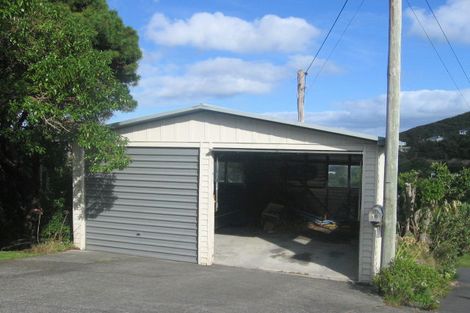 Photo of property in 66 Pekanga Road, Normandale, Lower Hutt, 5010
