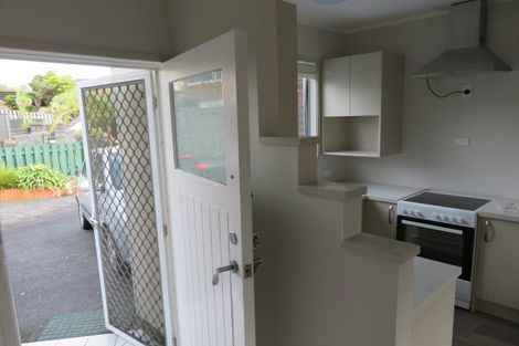 Photo of property in 16 Chipping Dale, Mangere Bridge, Auckland, 2022