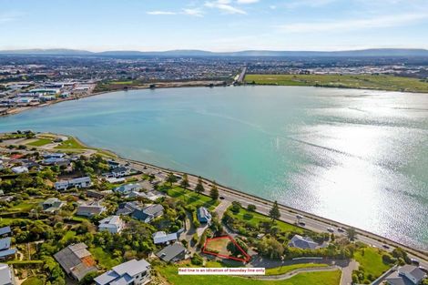 Photo of property in 2/4 The Brae, Mount Pleasant, Christchurch, 8081