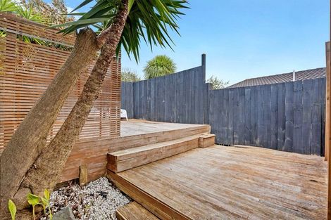 Photo of property in 15a Ngahere Views, Orewa, 0931