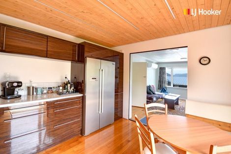 Photo of property in 15 Porterfield Street, Macandrew Bay, Dunedin, 9014