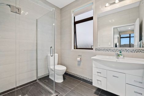 Photo of property in 16 Fred Carr Place, One Tree Point, 0118