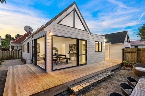 Photo of property in 2/30 Tristram Avenue, Forrest Hill, Auckland, 0620