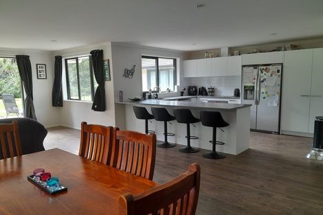 Photo of property in 296 Forest Hill Road, Waiatarua, Auckland, 0612