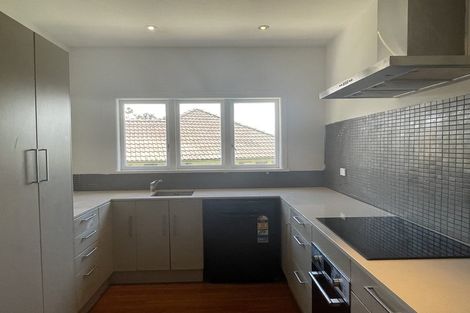 Photo of property in 7 Springbank Lane, Te Atatu Peninsula, Auckland, 0610