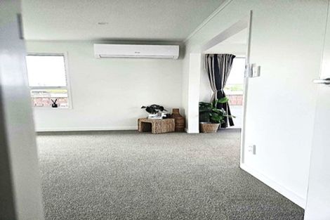 Photo of property in 8 Winiata Place, Otaki, 5512