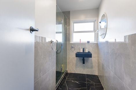 Photo of property in 9 Longburn Road, Henderson, Auckland, 0610