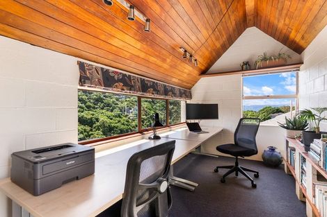 Photo of property in 74 Ranui Crescent, Khandallah, Wellington, 6035