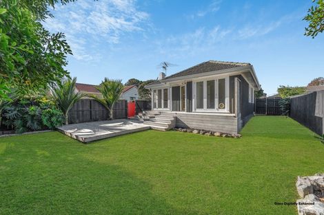 Photo of property in 210 Pilkington Road, Point England, Auckland, 1072