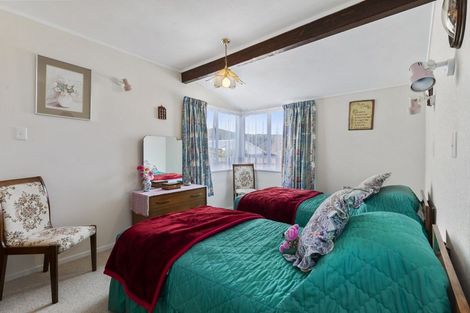 Photo of property in 5 Lees Grove, Wainuiomata, Lower Hutt, 5014