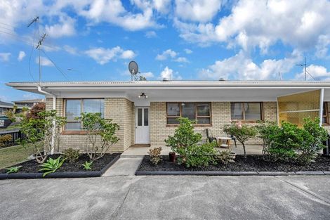 Photo of property in 1/52 Butterworth Drive, Glendene, Auckland, 0602