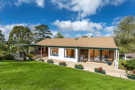 Photo of property in 32 Jeffs Road, Dairy Flat, Albany, 0794