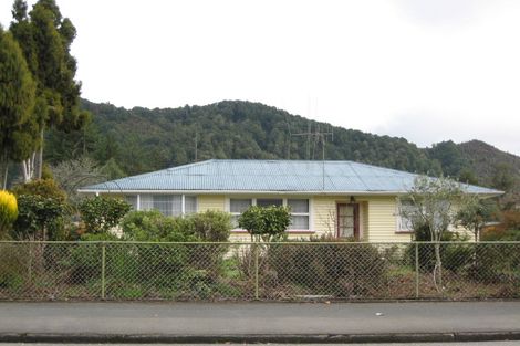 Photo of property in 106 Fairfax Street, Murchison, 7007