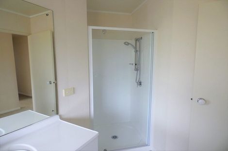 Photo of property in 72 Kingdale Road, Henderson, Auckland, 0610