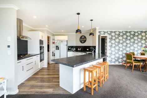 Photo of property in 31 Briarwood Road, Kelvin Grove, Palmerston North, 4470