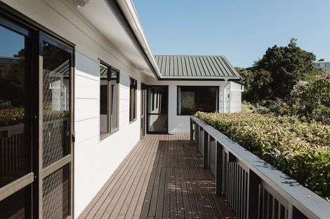 Photo of property in 6 Gates Road, Waikanae Beach, Waikanae, 5036