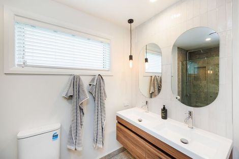 Photo of property in 6 Solitude Crescent, Kelvin Grove, 4414