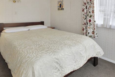 Photo of property in 13 Barber Street, Foxton Beach, Foxton, 4815