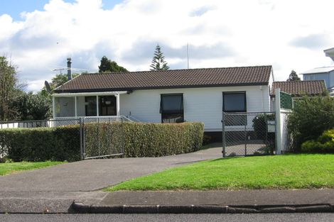 Photo of property in 2/2 Graham Avenue, Te Atatu Peninsula, Auckland, 0610