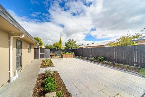 Photo of property in 16 Sorrento Place, Kelvin Grove, Palmerston North, 4414