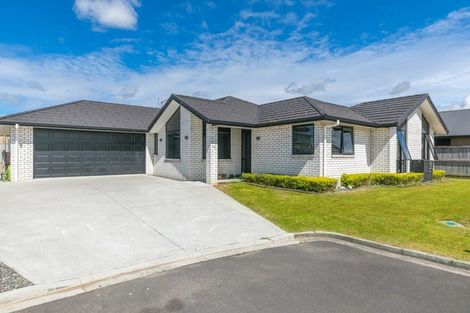 Photo of property in 12 Ruske Place, Grandview Heights, Hamilton, 3200