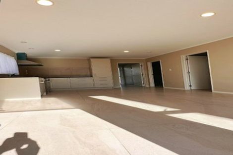 Photo of property in 60 Marine Parade, Mellons Bay, Auckland, 2014