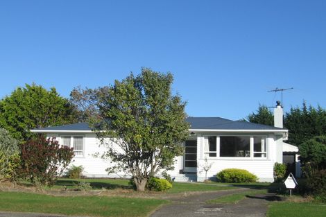 Photo of property in 16 Mazengarb Road, Paraparaumu Beach, Paraparaumu, 5032
