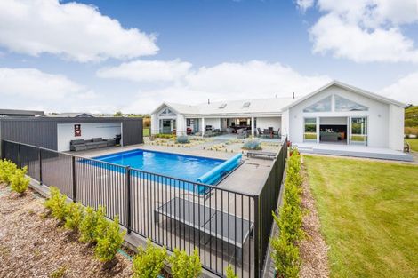Photo of property in 12 Colquhoun Way, Kelvin Grove, Palmerston North, 4470
