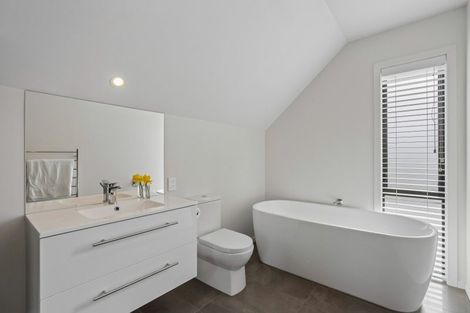 Photo of property in 5 Wallace Place, Wanaka, 9305