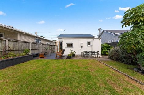 Photo of property in 94 Hine Street, New Plymouth, 4310