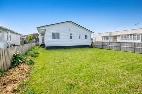 Photo of property in 51a Parakai Avenue, Parakai, 0830